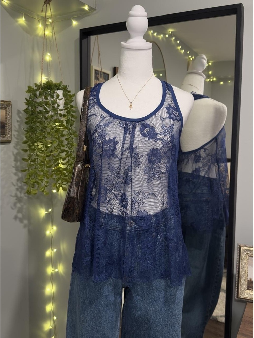 Vintage Guess Navy Floral Lace Racerback Top 🦋